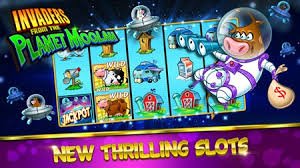 Studio dealer langsung wow33 Dealer langsung di studio Casino Hold'em wow33 menampilkan kartu dengan jelas